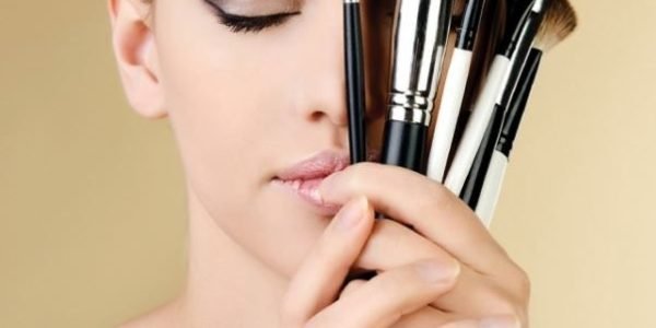 TALLERES DE MAQUILLAJE